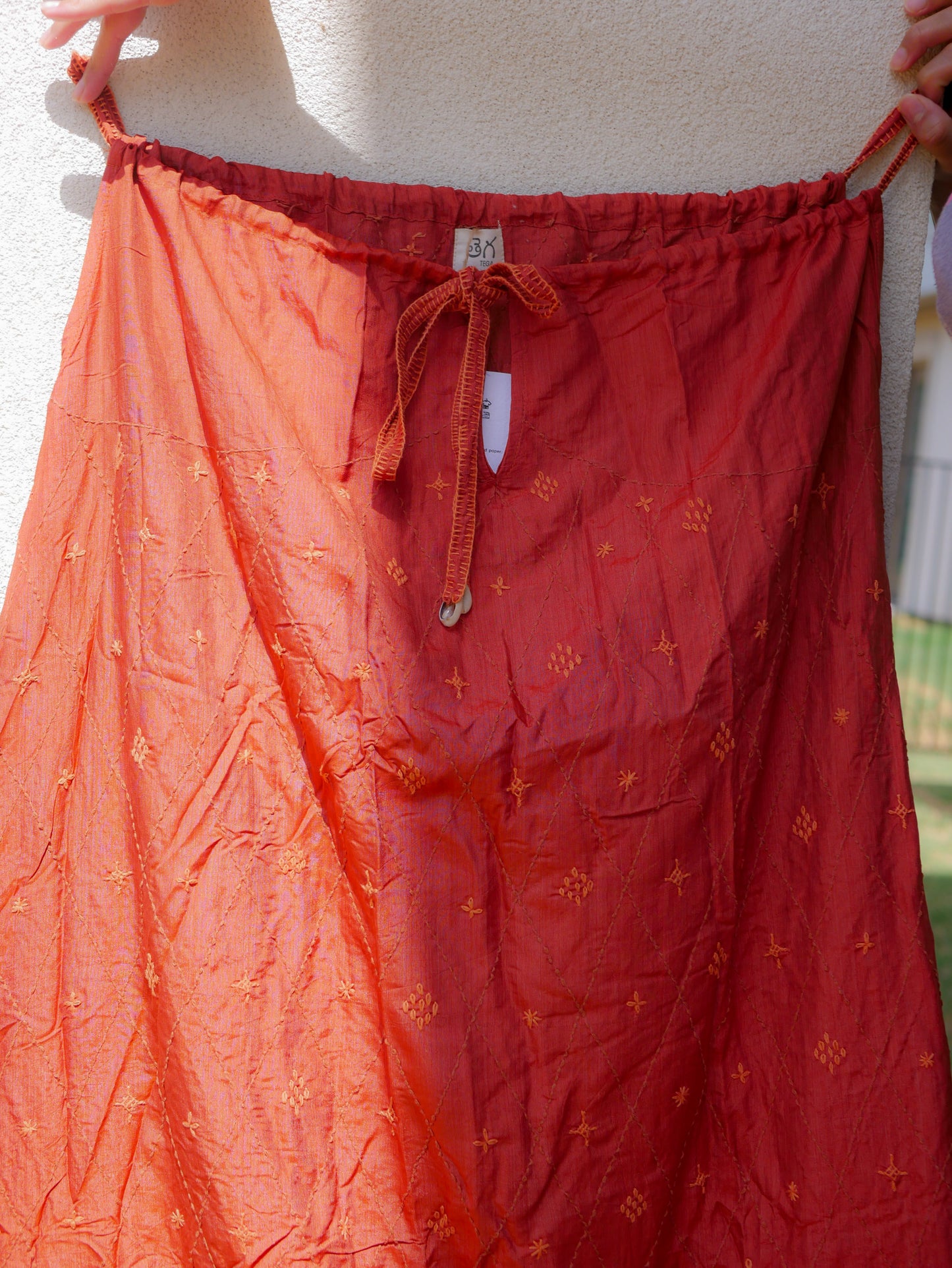 अलंकार कढ़ाई पर्ची पोशाक